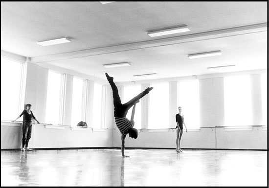 Gregg Schramel, 1986, The Dallas Ballet, Between class and rehearsal, Marjorie Hardwick, on left, observes 